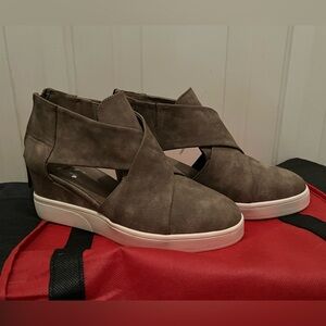 Elegant Taupe Wedge Shoes with Cutout Design